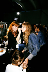 2000 - Oscar de La Renta SS 2001 backstage (2000)