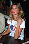 2001 12 11 - Fashion for America promoting Vogue magazine in NYC (2001)