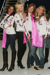 2006 11 14 - Victoria's Secret models landing at Stewart International Airport before boarding for L (2006) 2006 11 14 - Victoria's Secret models landing at Stewart International Airport before boarding for L (2006)