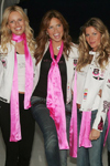 2006 11 14 - Victoria's Secret models landing at Stewart International Airport before boarding for L (2006) 2006 11 14 - Victoria's Secret models landing at Stewart International Airport before boarding for L (2006)
