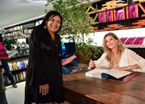 2015 11 06 - Gisele Book launch - The Girls fans in Sao Paulo, Brazil (2015) 2015 11 06 - Gisele Book launch - The Girls fans in Sao Paulo, Brazil (2015)