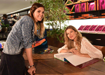 2015 11 06 - Gisele Book launch - The Girls fans in Sao Paulo, Brazil (2015) 2015 11 06 - Gisele Book launch - The Girls fans in Sao Paulo, Brazil (2015)