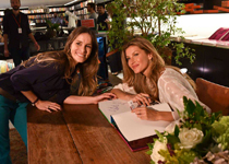 2015 11 06 - Gisele Book launch - The Girls fans in Sao Paulo, Brazil (2015) 2015 11 06 - Gisele Book launch - The Girls fans in Sao Paulo, Brazil (2015)