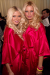 2003 11 19 - Victoria's Secret backstage at the 69th Regiment Armory in NYC (2003) 2003 11 19 - Victoria's Secret backstage at the 69th Regiment Armory in NYC (2003)