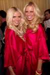 2003 11 19 - Victoria's Secret backstage at the 69th Regiment Armory in NYC (2003)