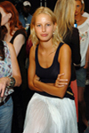 2004 - Tommy Hilfiger SS backstage (2004) 2004 - Tommy Hilfiger SS backstage (2004)