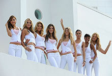 2008 11 14 - Victoria's Secret Angels on the balcony of the legendary Fontainebleau Resort in Miami  (2008)