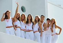 2008 11 14 - Victoria's Secret Angels on the balcony of the legendary Fontainebleau Resort in Miami  (2008)