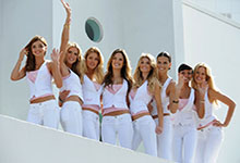 2008 11 14 - Victoria's Secret Angels on the balcony of the legendary Fontainebleau Resort in Miami  (2008)