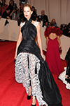 2011 05 02 - The Alexander McQueen Savage Beauty Costume Institute Gala at The Metropolitan Museum o (2011)